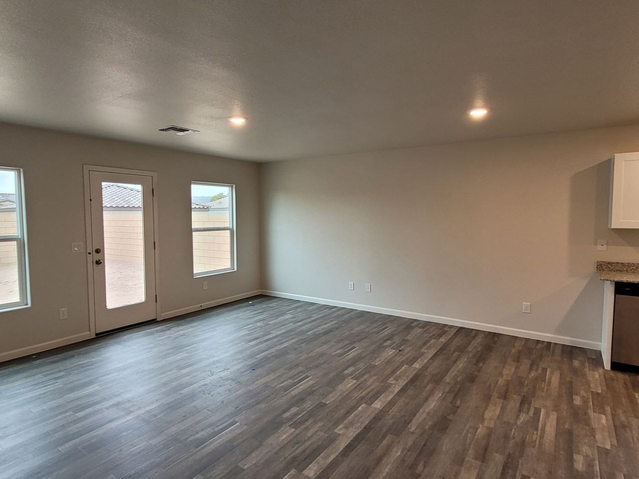 2405 Village Dr - Photo 5 of 28