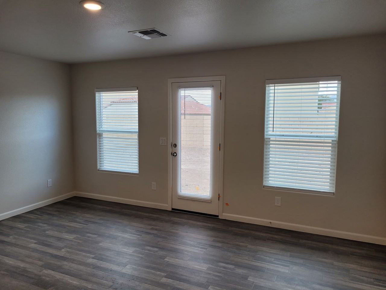 2405 Village Dr - Photo 6 of 28