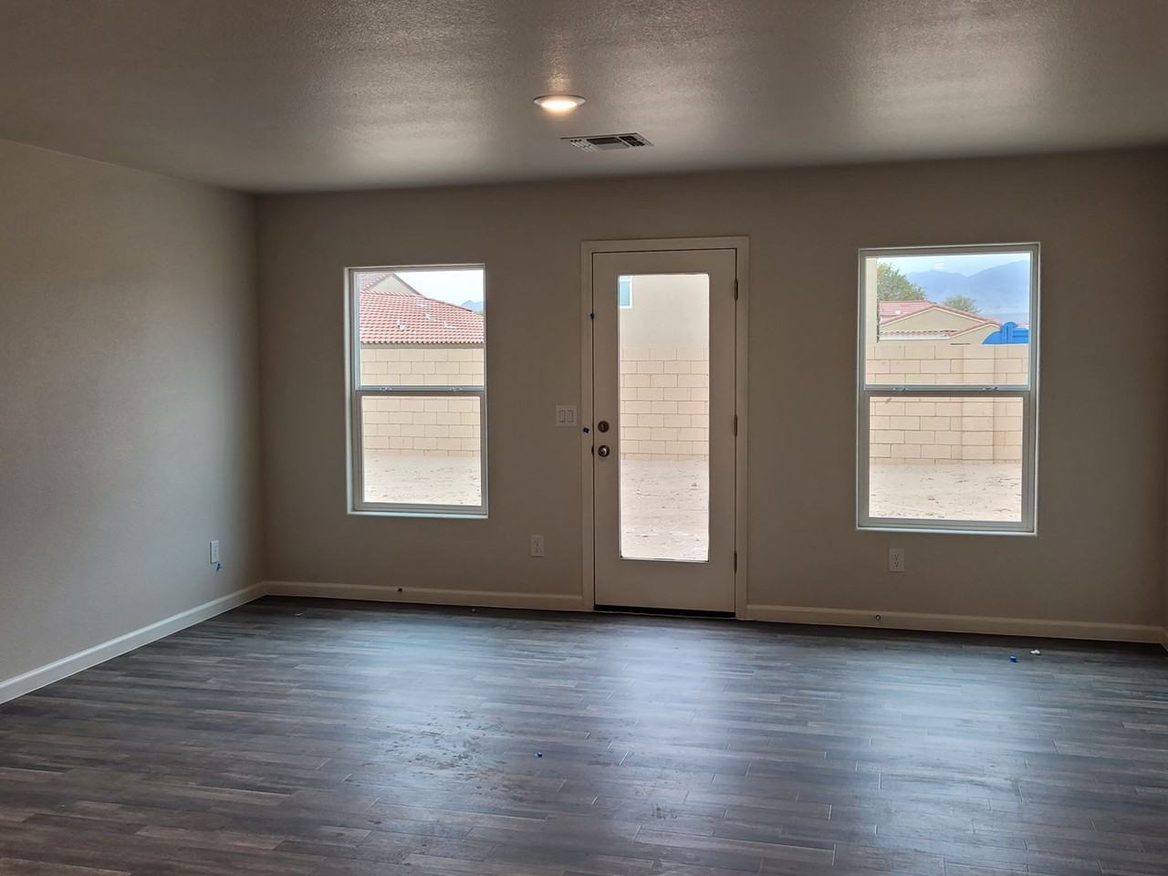 2405 Village Dr - Photo 7 of 28