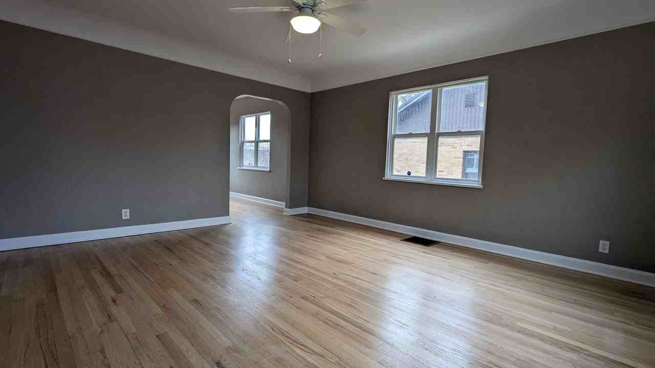 2942 Benton St - Photo 3 of 25