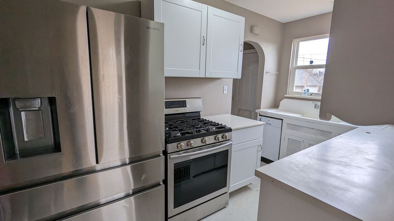 2942 Benton St - Photo 6 of 25