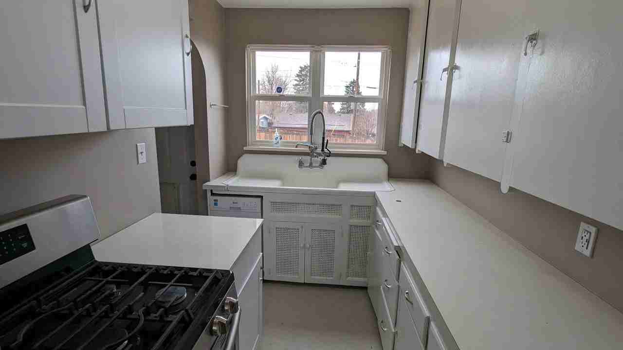 2942 Benton St - Photo 7 of 25