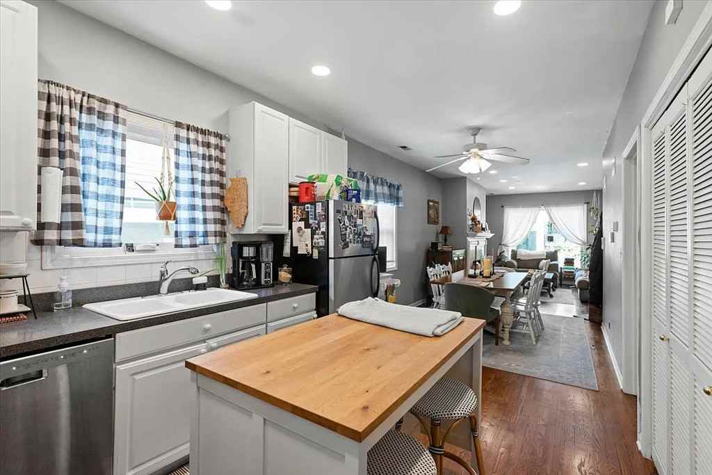 1345 W Walton St #2RF - Photo 2 of 11