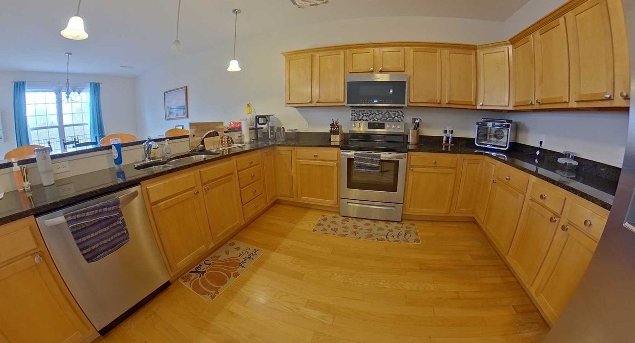 1024 Burton Pl - Photo 3 of 10