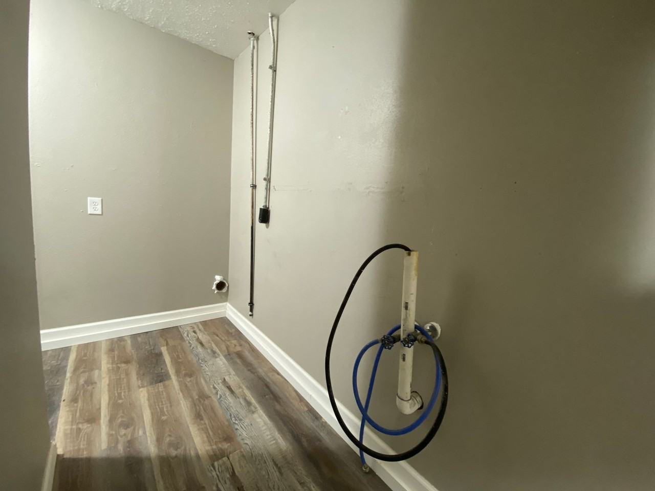 1800 Ne 56th St - Photo 4 of 15