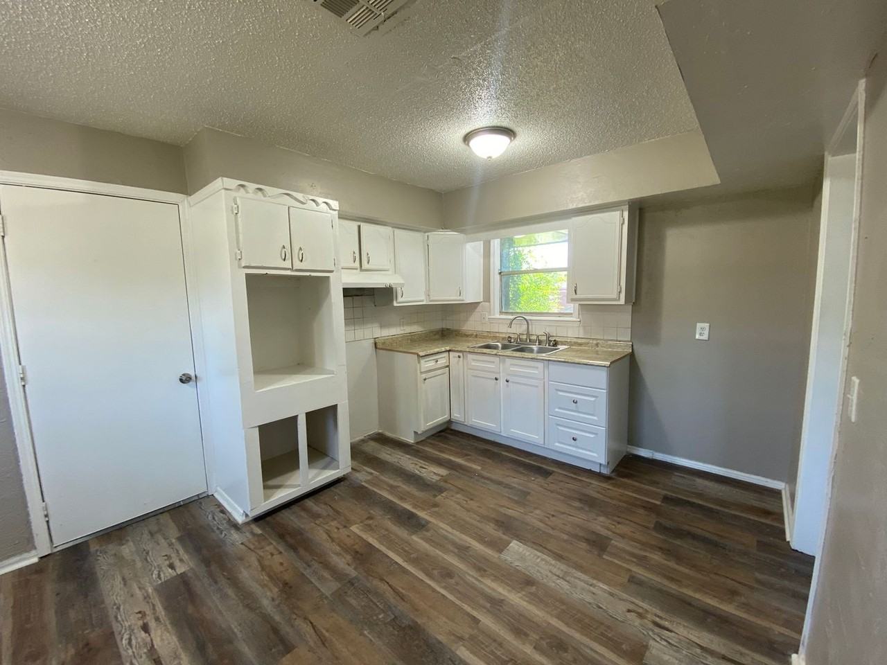 1800 Ne 56th St - Photo 7 of 15