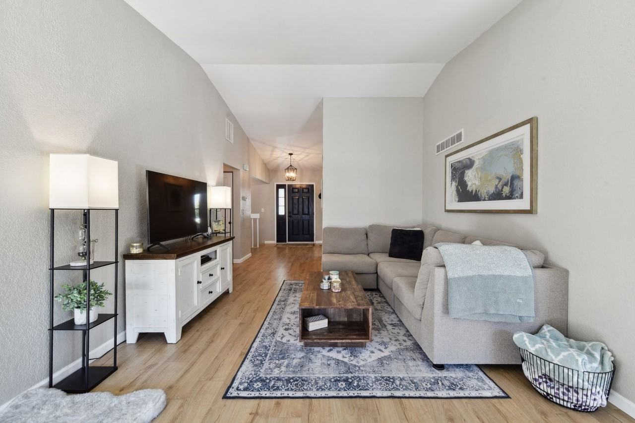 11770 E Asbury Ave - Photo 7 of 29
