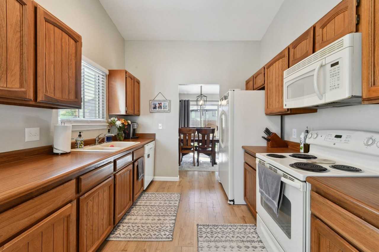 11770 E Asbury Ave - Photo 3 of 29