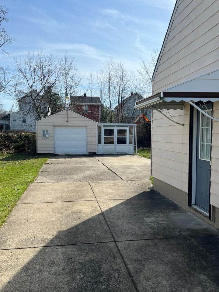 86 Renee Dr - Photo 3 of 25