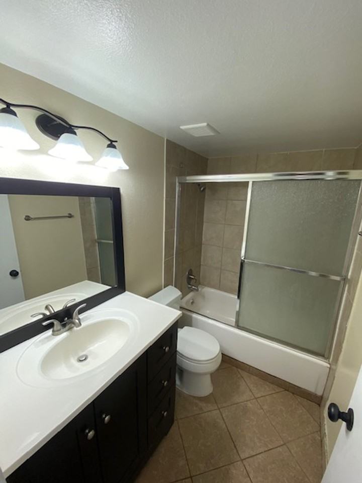 5712 Kenneth Ave - Photo 7 of 24