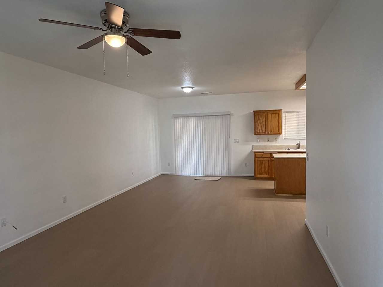 1303 Vine St - Photo 2 of 17