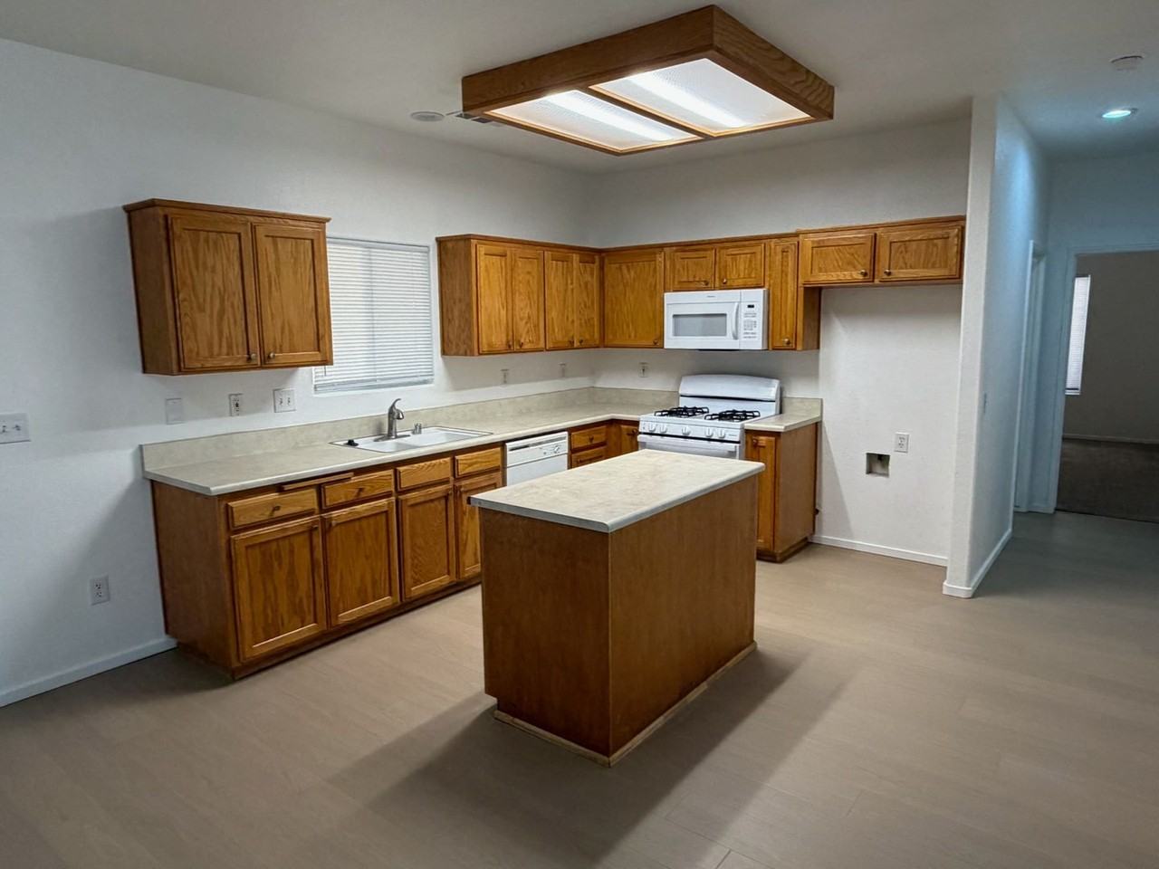 1303 Vine St - Photo 3 of 17