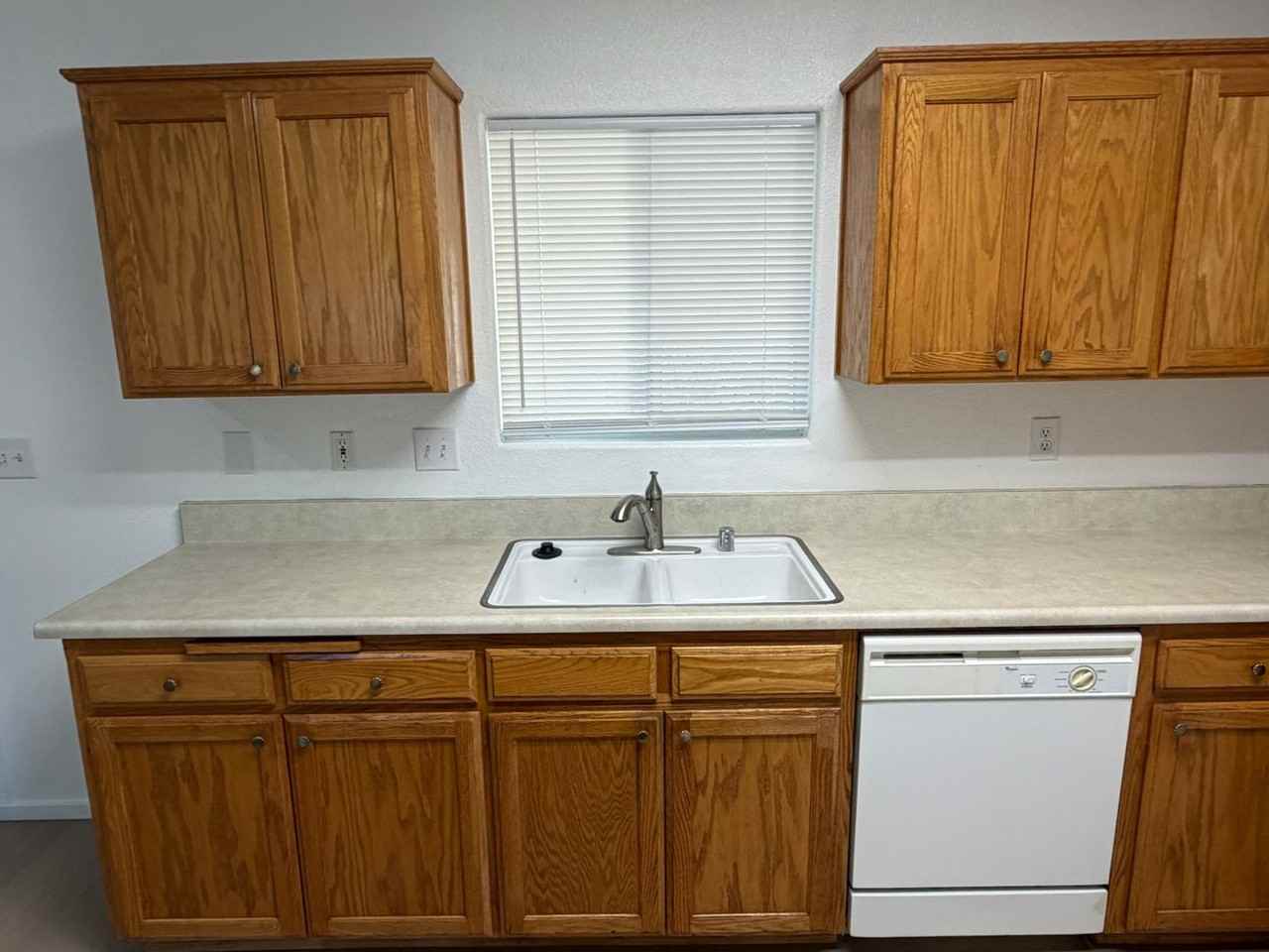 1303 Vine St - Photo 4 of 17