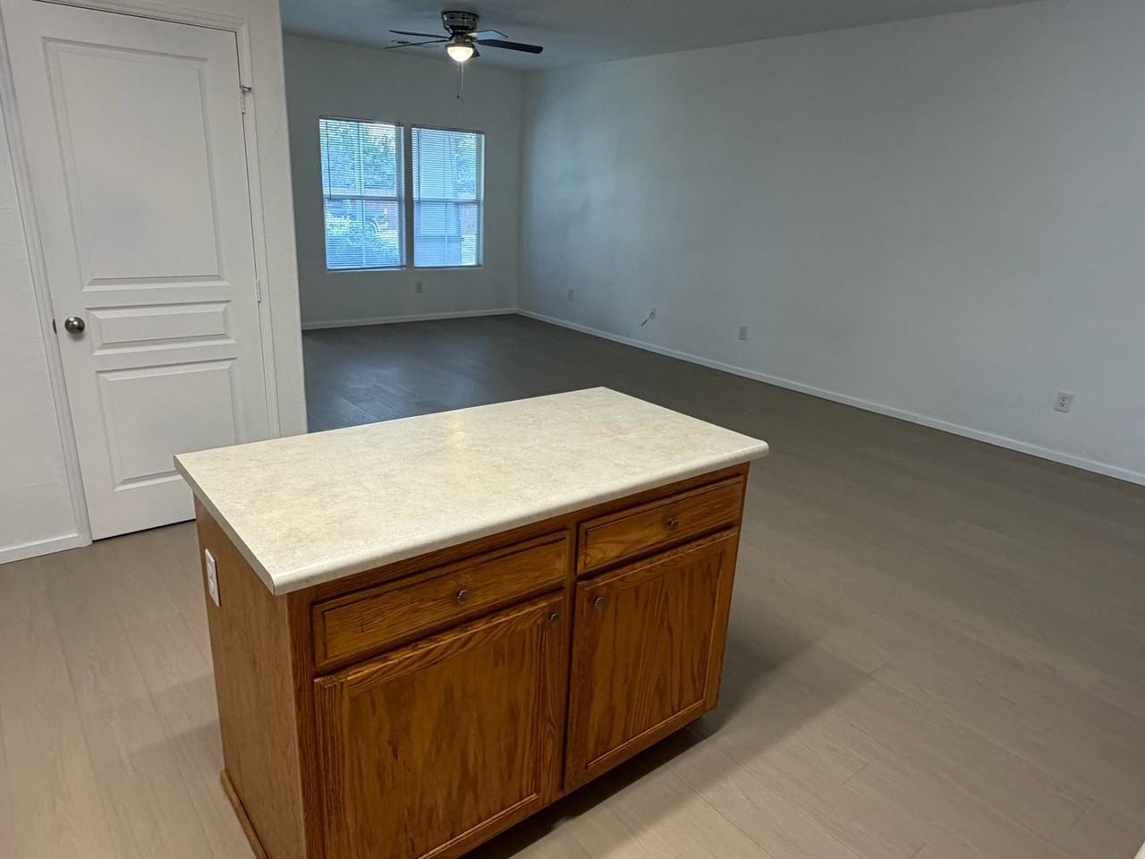 1303 Vine St - Photo 6 of 17
