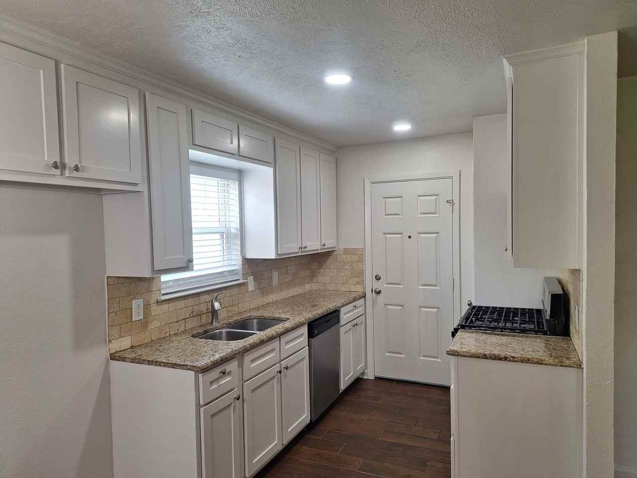 209 Heather Dr - Photo 5 of 25