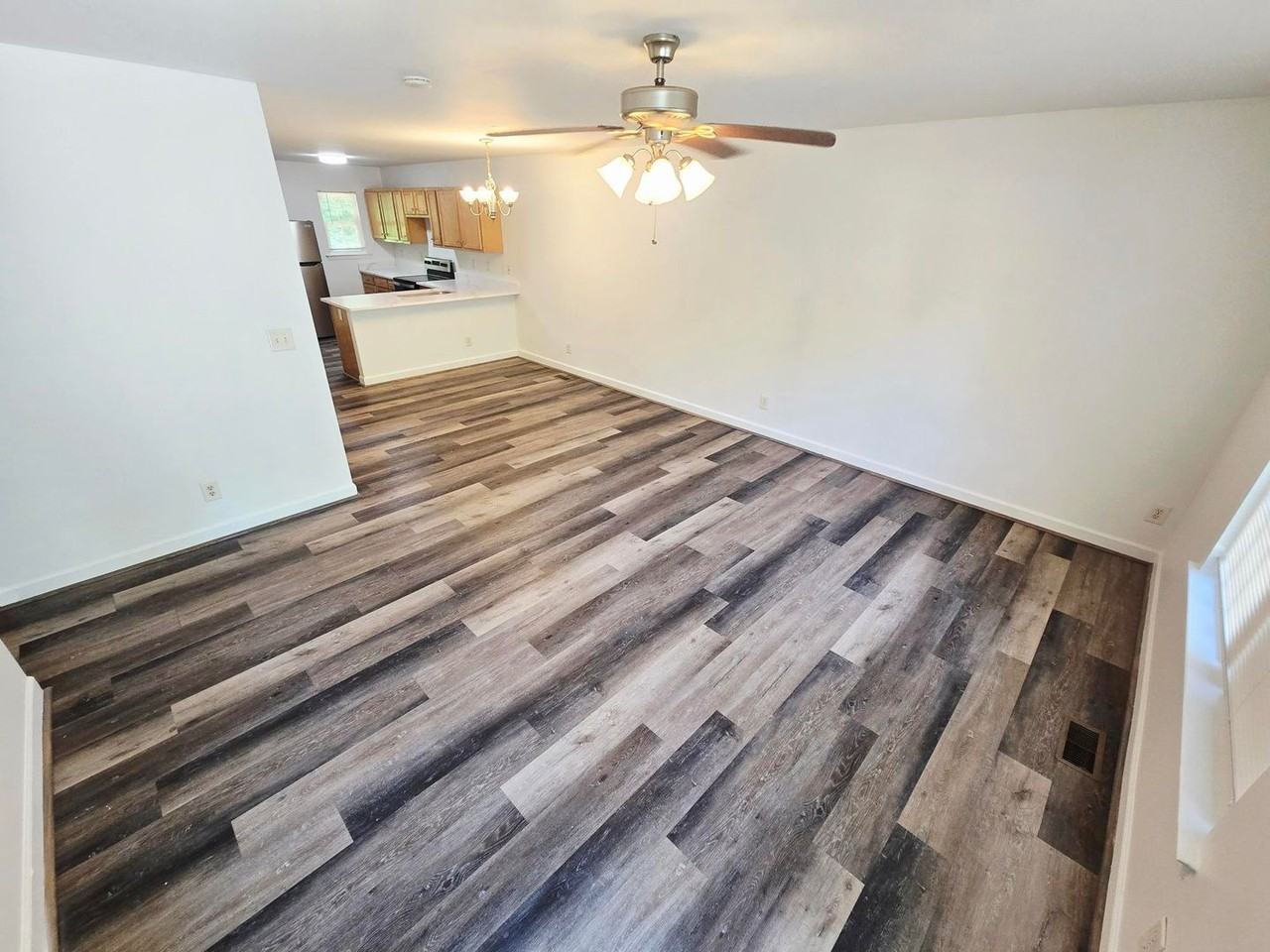 1316 Snow Ct - Photo 2 of 17
