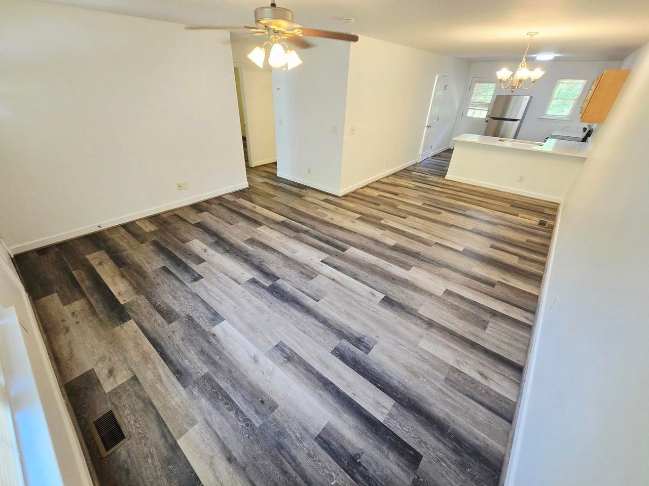 1316 Snow Ct - Photo 3 of 17