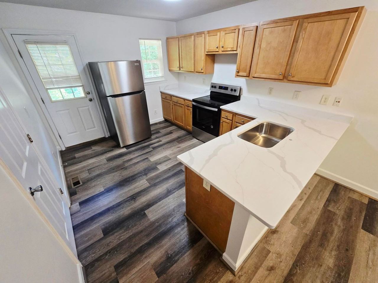 1316 Snow Ct - Photo 4 of 17