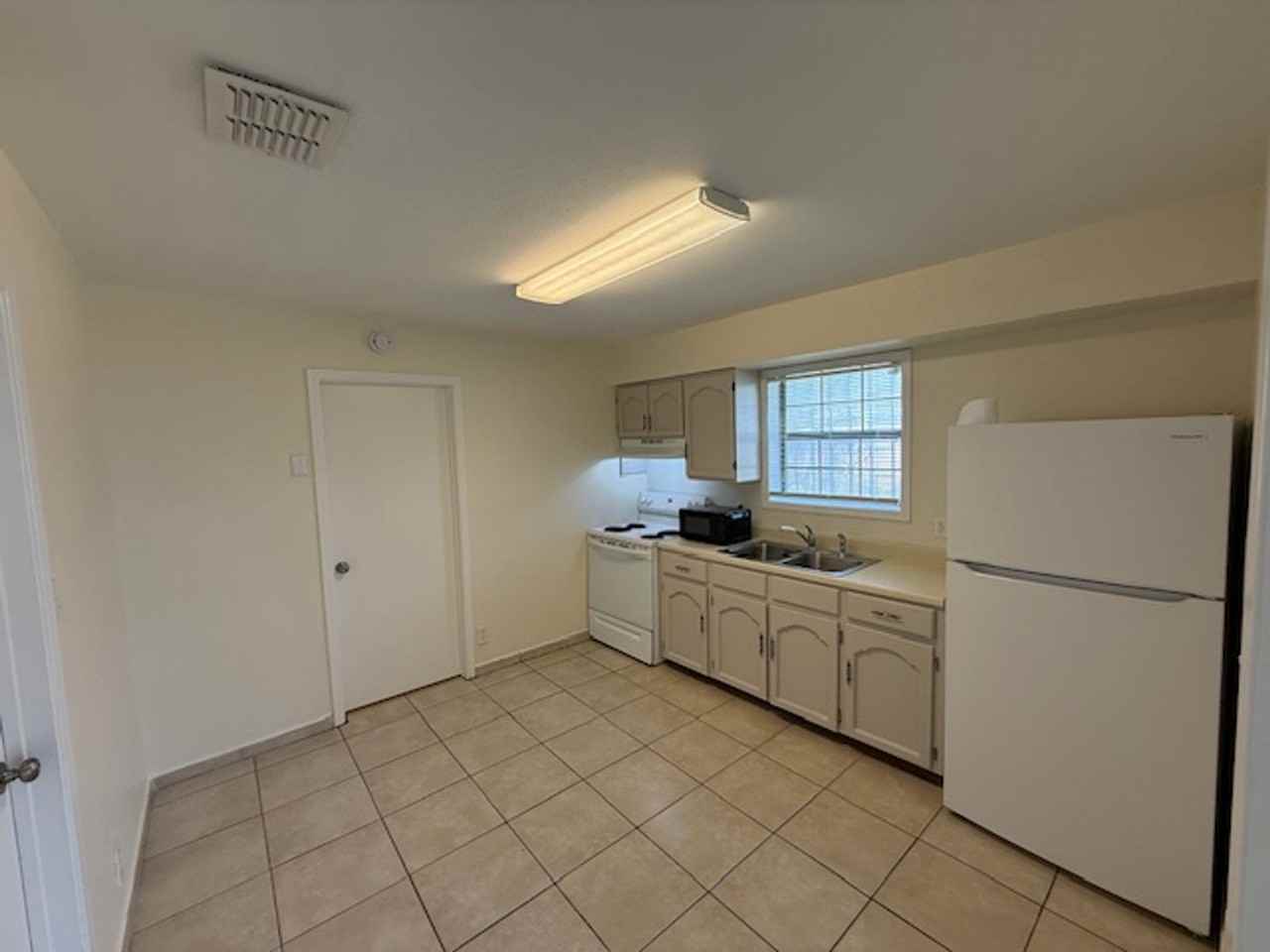 1912 Hidalgo St - Photo 6 of 16