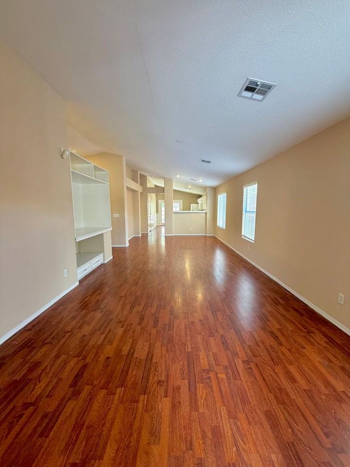 1420 Dream Bridge Dr - Photo 4 of 36