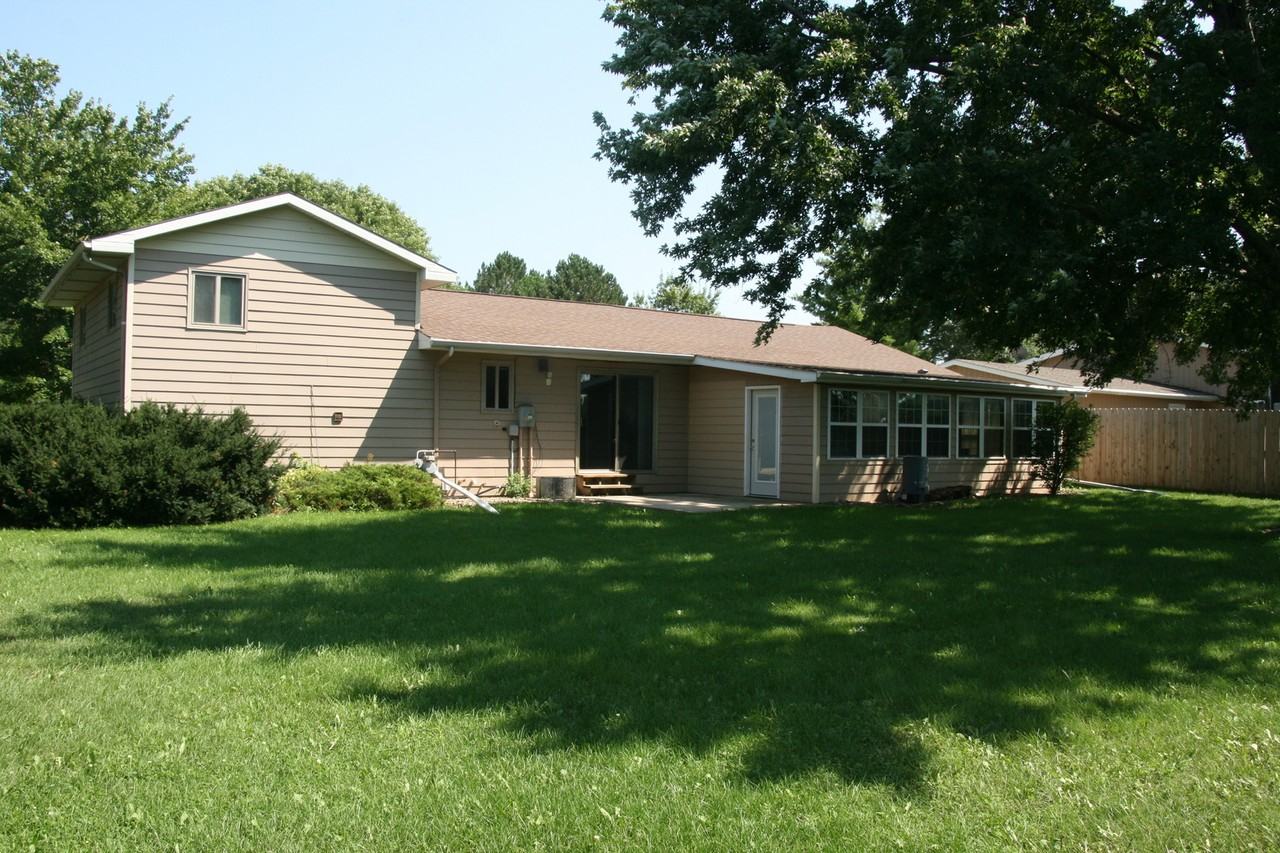 361 Sunset Dr - Photo 3 of 23
