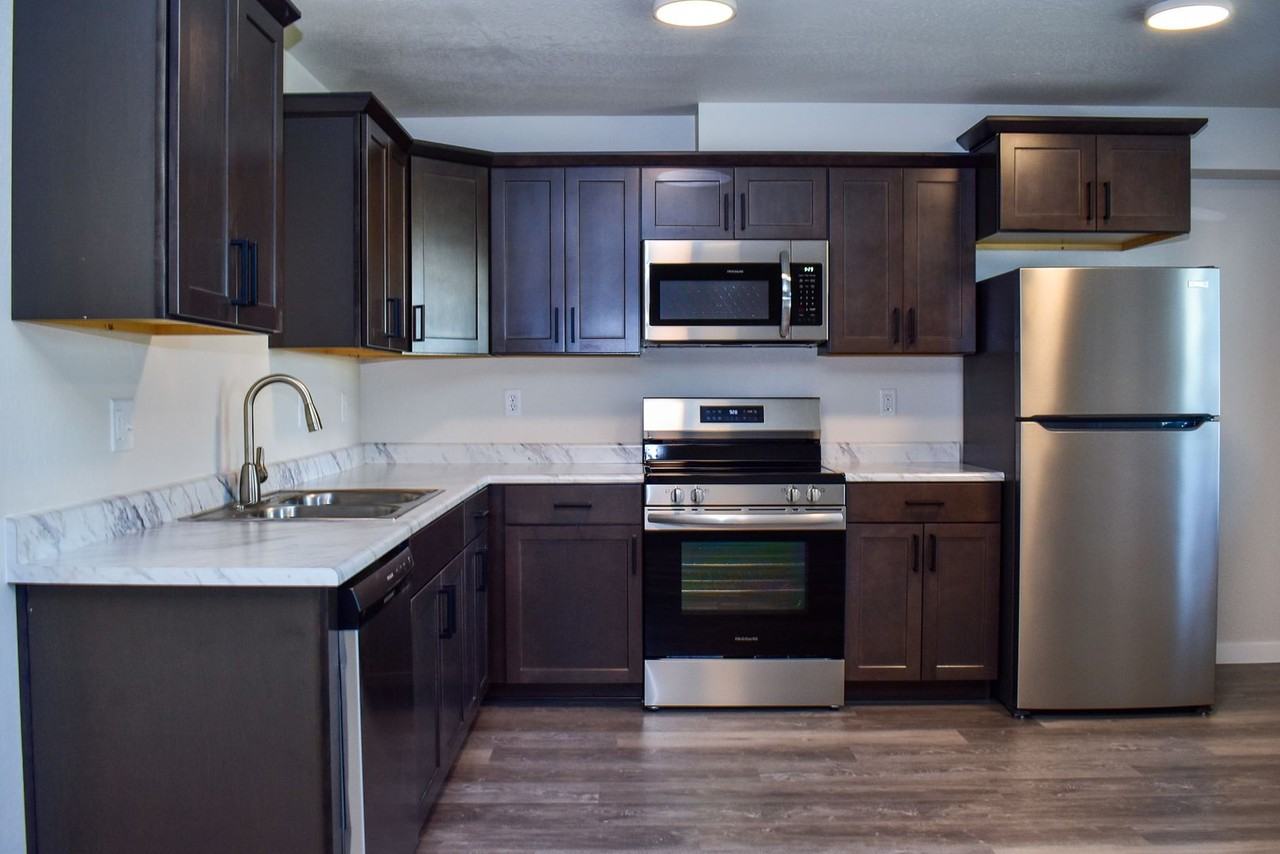 1985 Skypark Dr - Photo 4 of 13