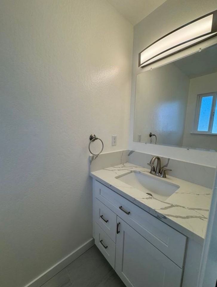 455 Plum St - Photo 5 of 17