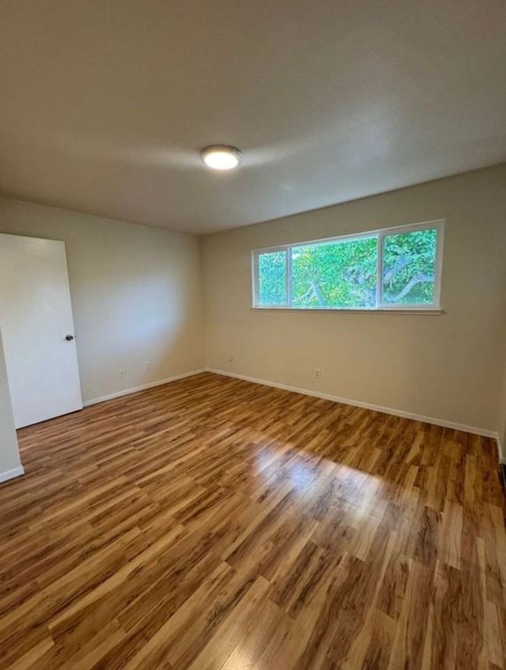 455 Plum St - Photo 6 of 17