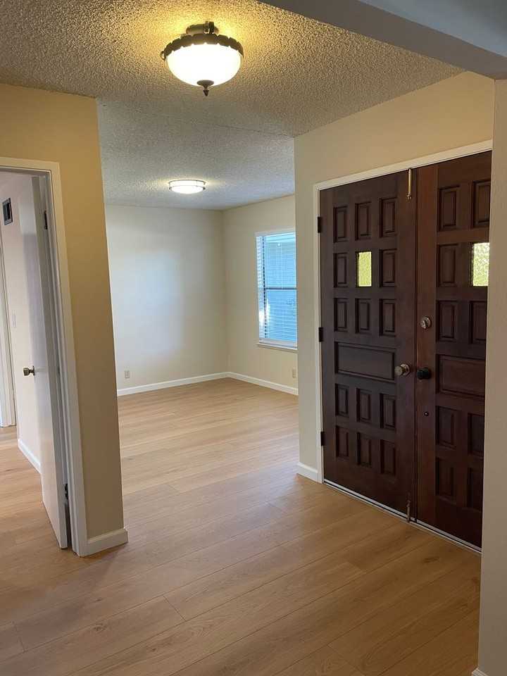8421 Westwood Dr - Photo 3 of 17