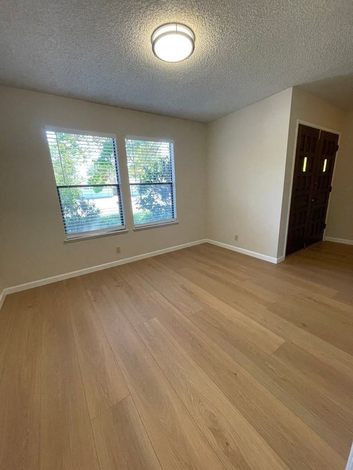 8421 Westwood Dr - Photo 4 of 17