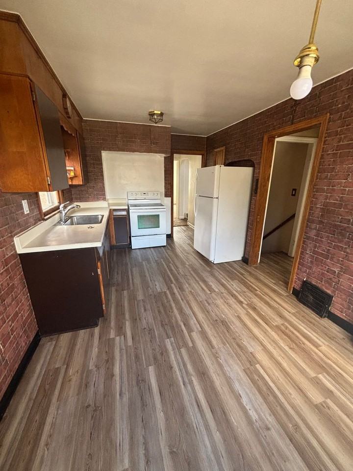 4544 Turney Rd - Photo 4 of 10