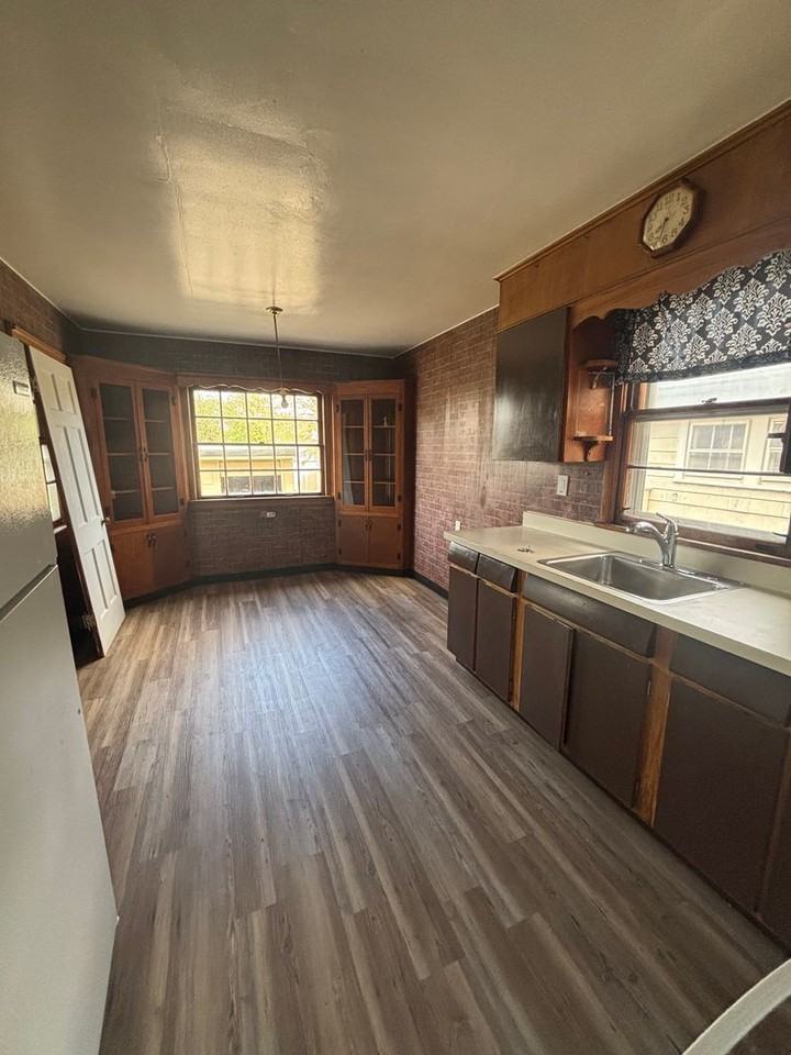 4544 Turney Rd - Photo 5 of 10