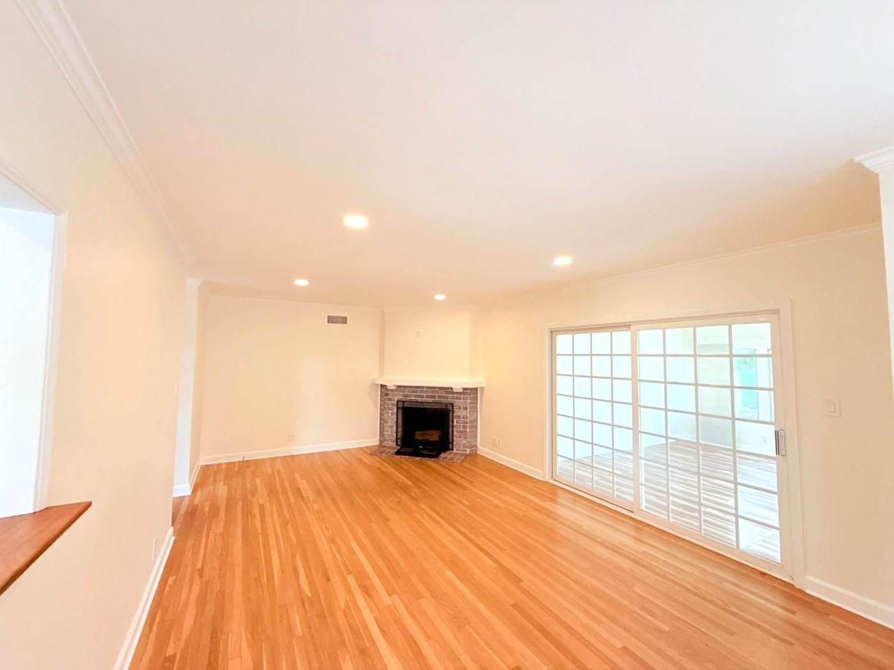 16457 Gledhill St - Photo 3 of 39