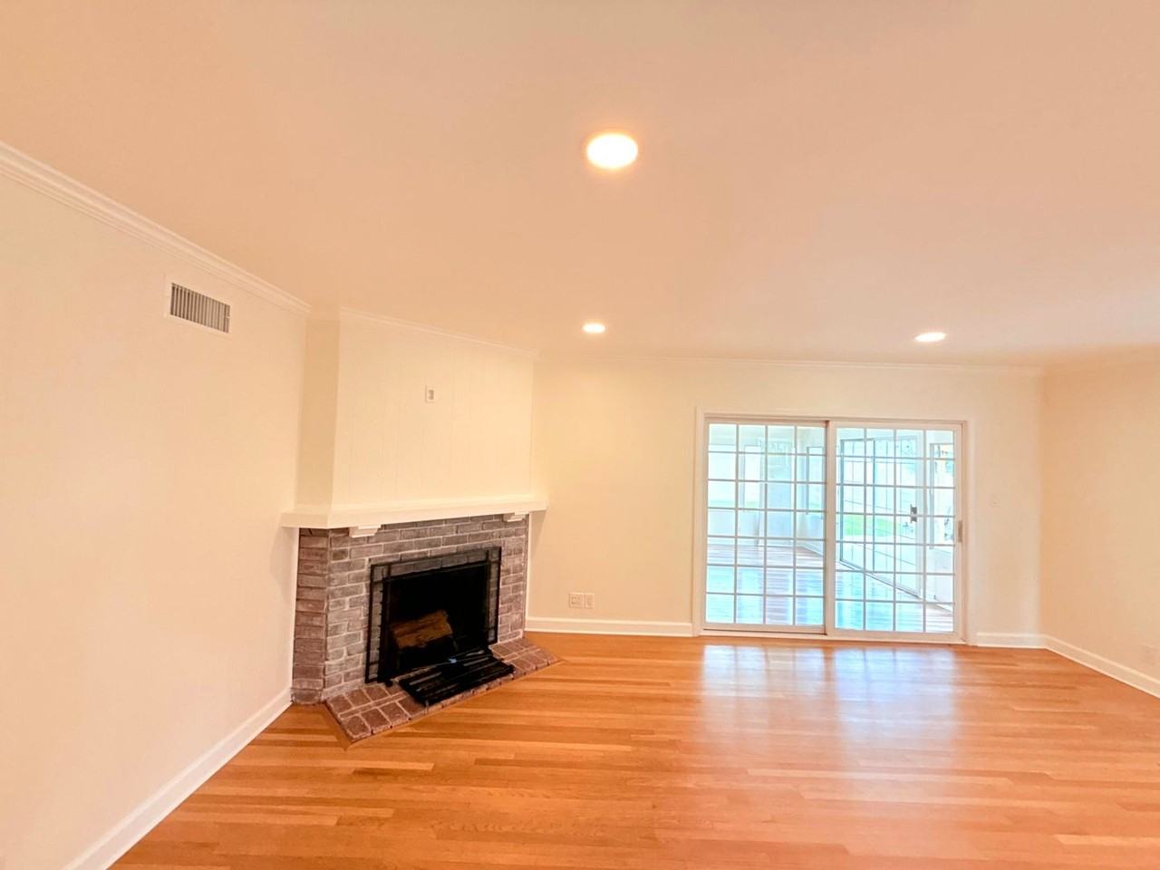 16457 Gledhill St - Photo 7 of 39