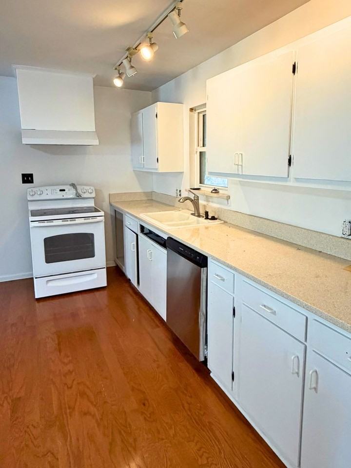 212 Gunter St - Photo 4 of 16