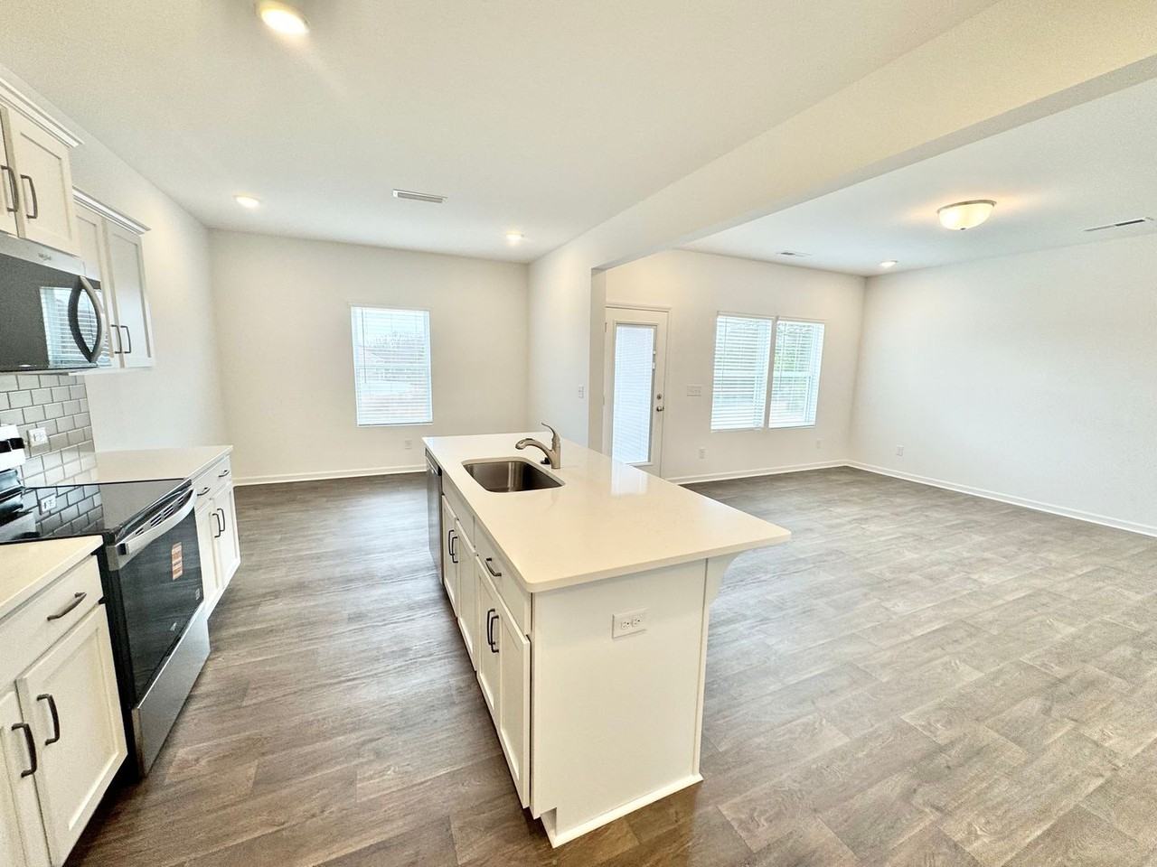 1360 Stork Dr - Photo 3 of 16