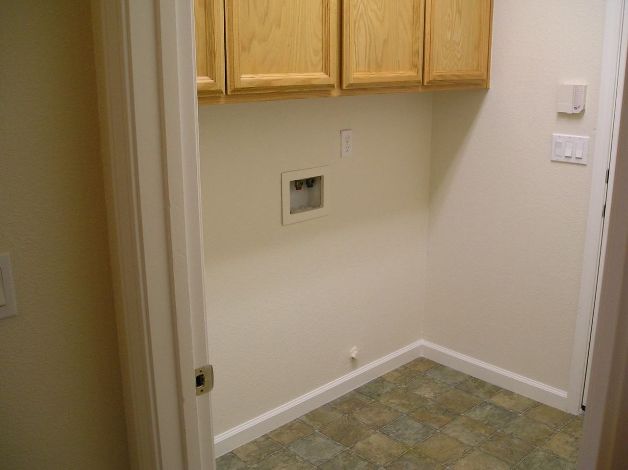 320 Bettencourt Dr - Photo 2 of 8