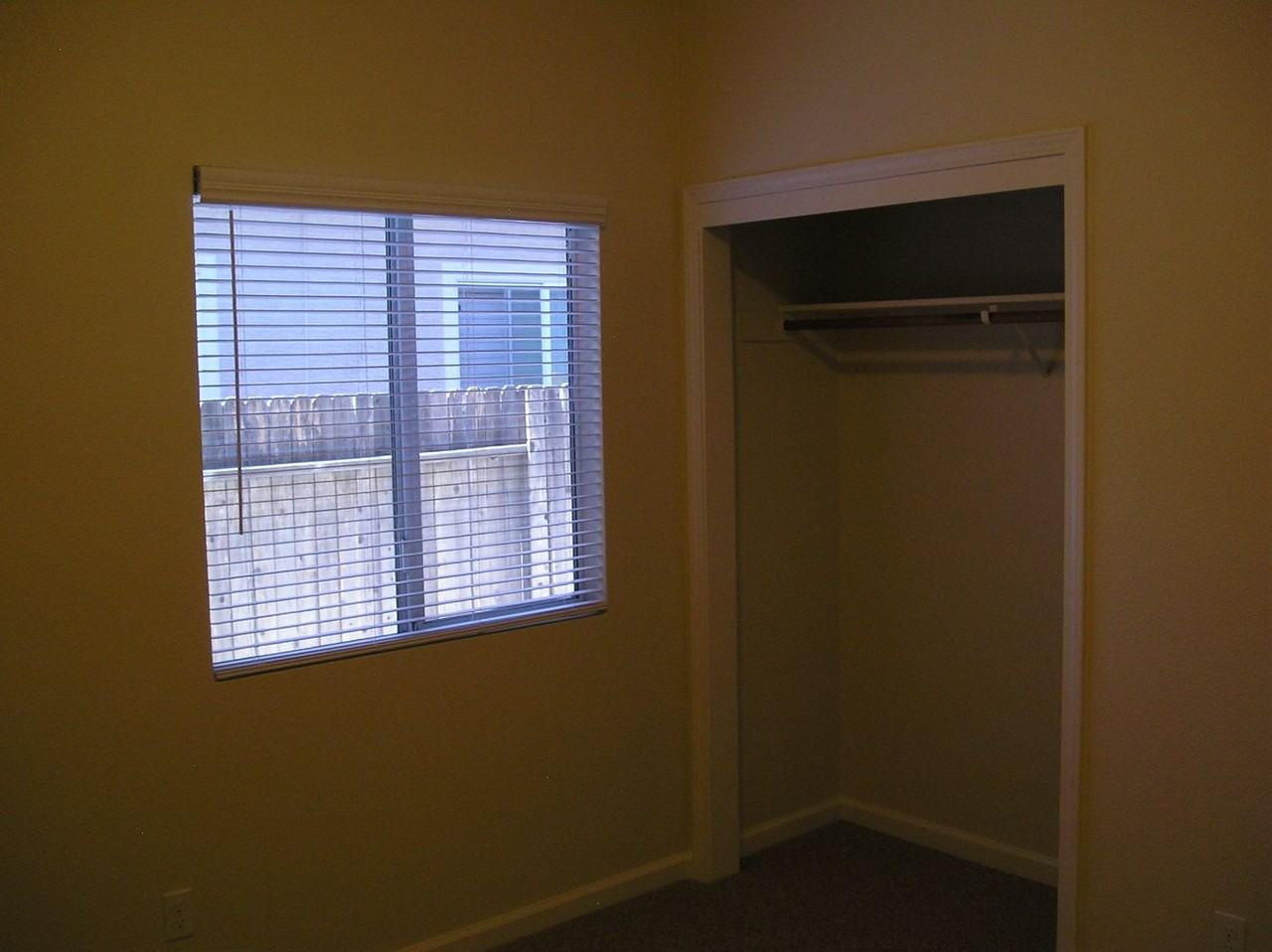 320 Bettencourt Dr - Photo 6 of 8