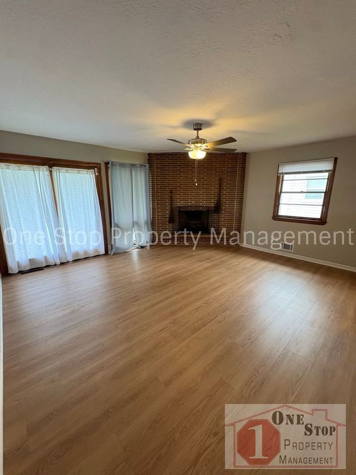 1223 N Pleasant St - Photo 3 of 16