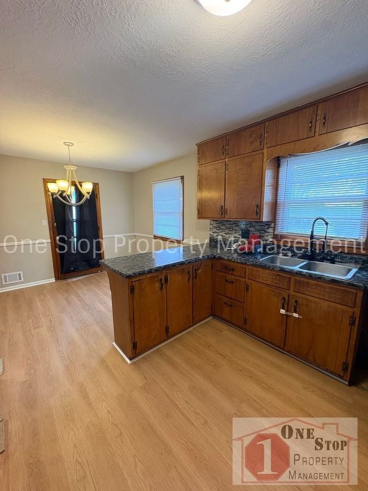1223 N Pleasant St - Photo 6 of 16