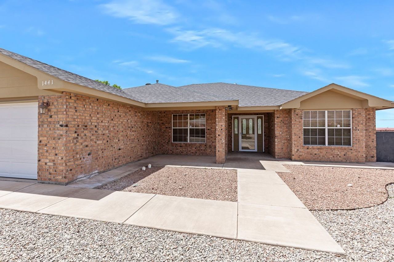 1441 Arroyo Seco - Photo 2 of 30