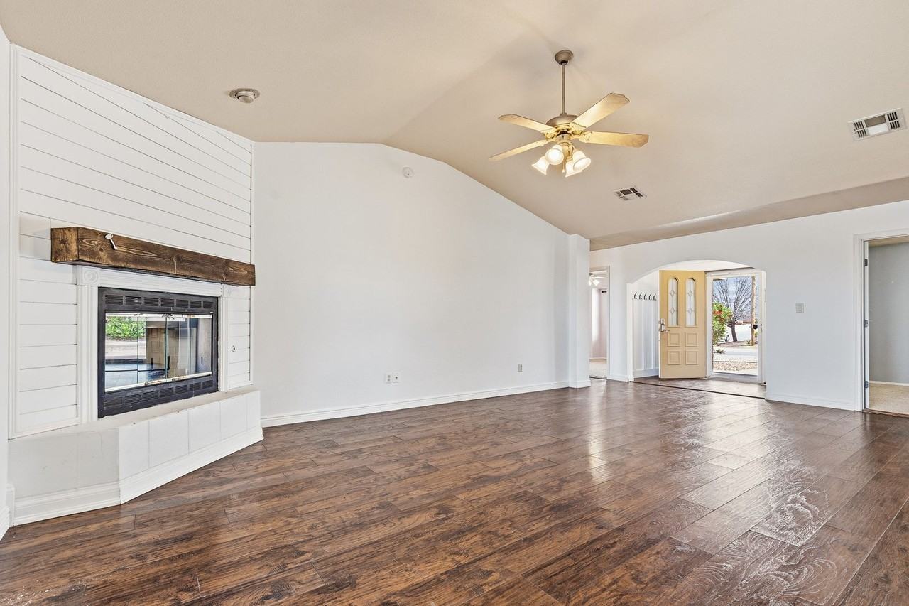 1441 Arroyo Seco - Photo 3 of 30