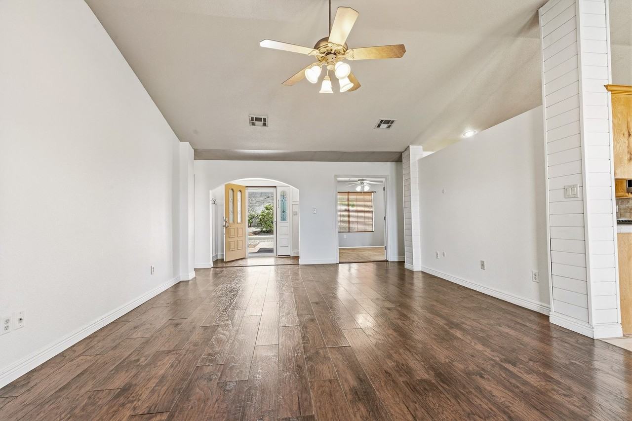 1441 Arroyo Seco - Photo 4 of 30