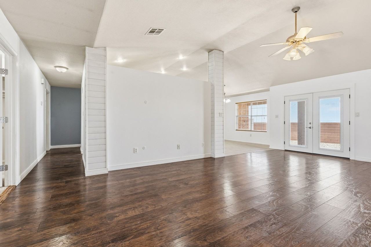 1441 Arroyo Seco - Photo 5 of 30