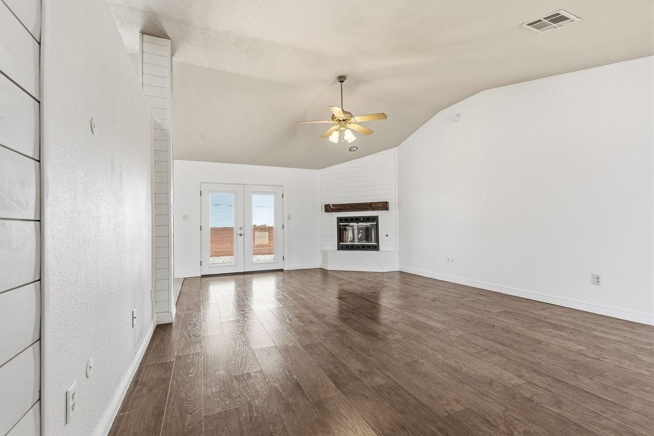 1441 Arroyo Seco - Photo 6 of 30