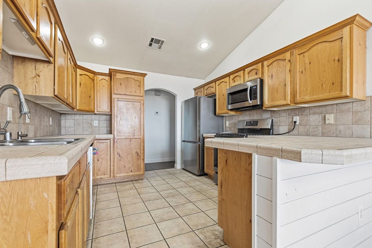 1441 Arroyo Seco - Photo 7 of 30