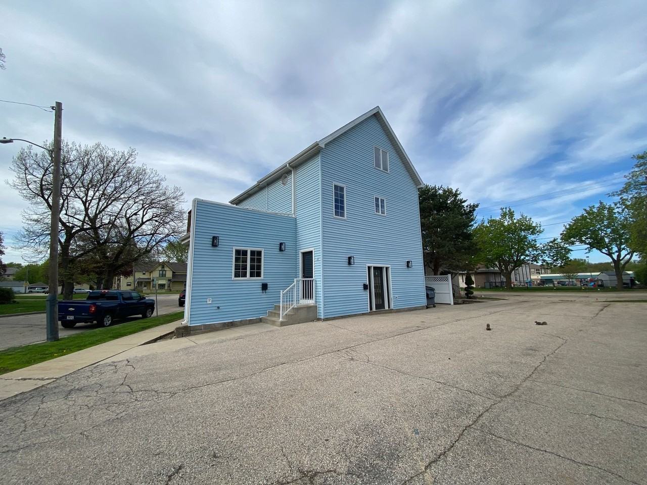 201 S Pine St - Photo 2 of 14