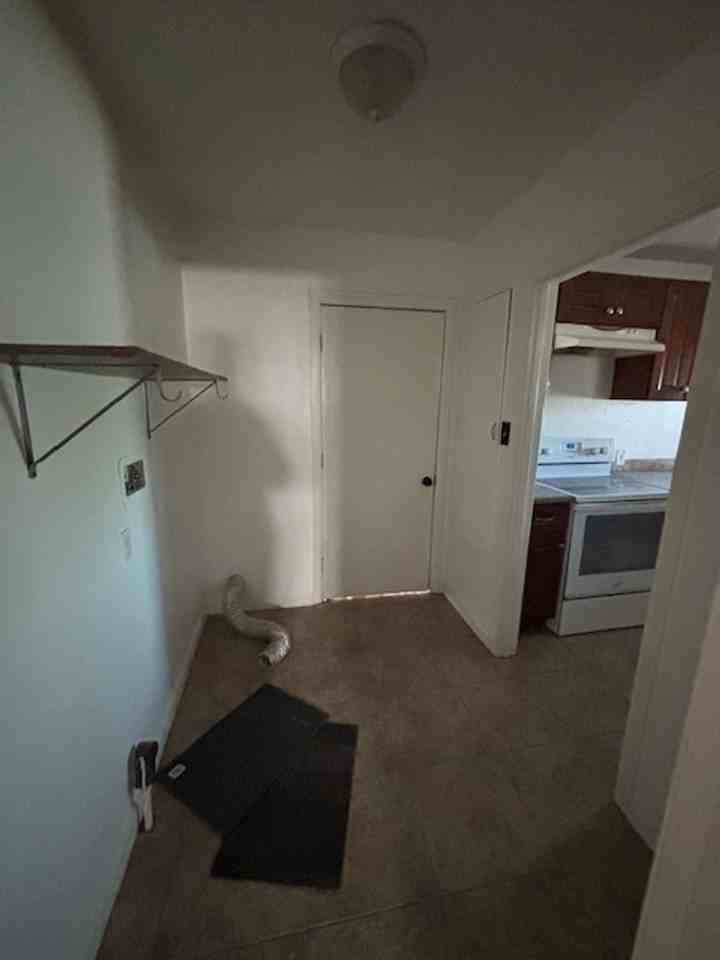 1015 W Commercial Ave - Photo 6 of 10