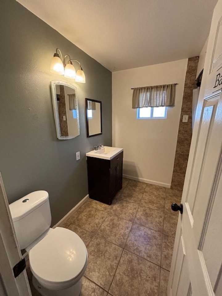 1015 W Commercial Ave - Photo 7 of 10