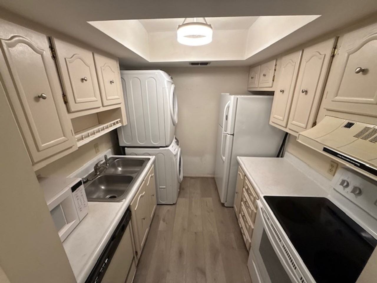 700 E Airport Blvd Apt E7 - Photo 3 of 17